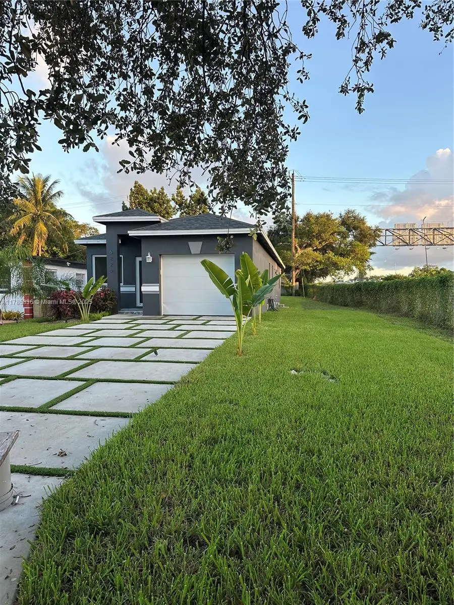 6229 Arthur St, Hollywood, FL 33024 - Image #2