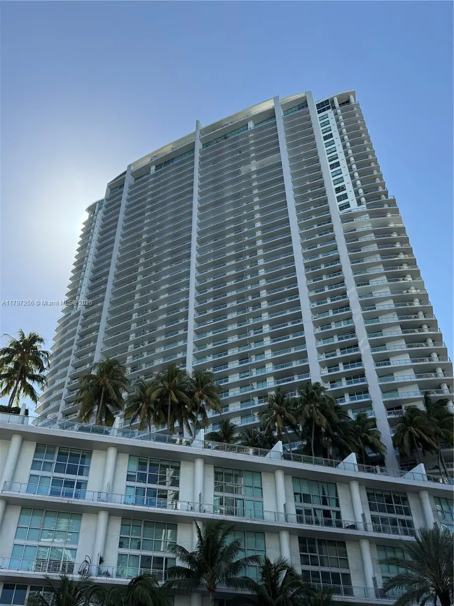 90 SW 3rd St #3601, Miami, FL 33130 - Image #1