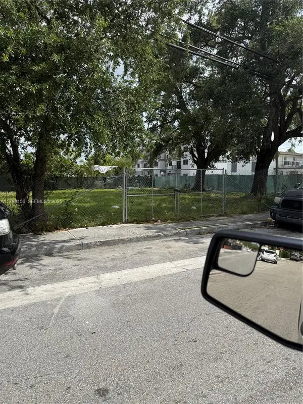 2600 NW 24th Ct, Miami, FL 33142