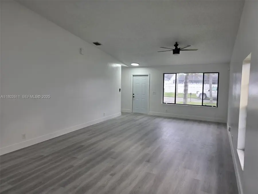 5307 NW 93rd Ave, Sunrise, FL 33351 - Image #3