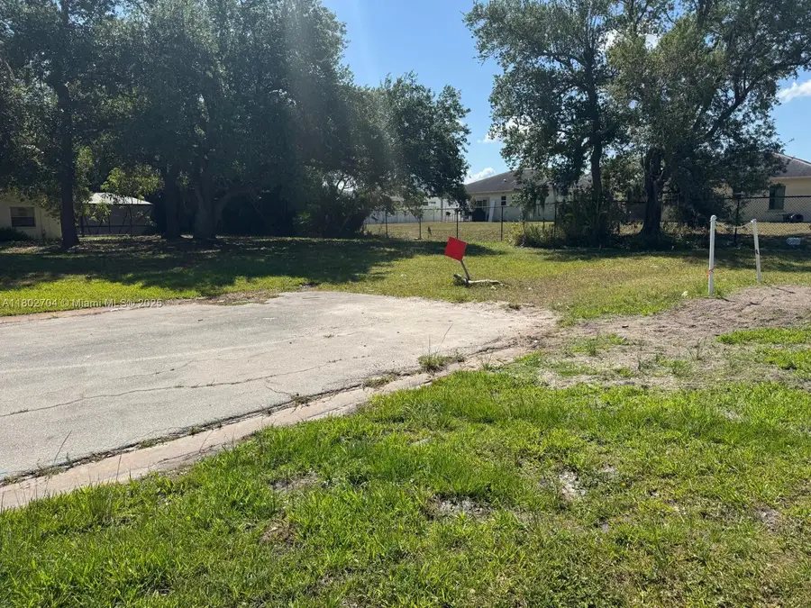 936 Zana Dr, Fort Myers, FL 33905 - Image #3