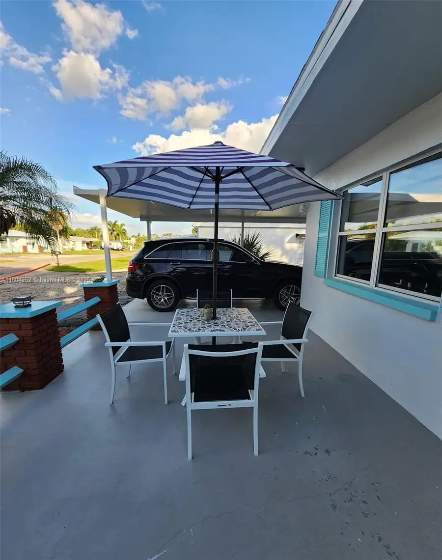 812 Lake Mcgregor Dr, Fort Myers, FL 33919 - Image #2