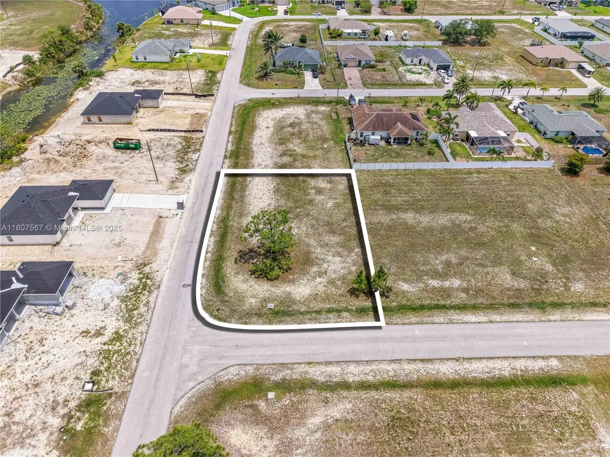 1104 NE 40th St, Cape Coral, FL 33914 - #1