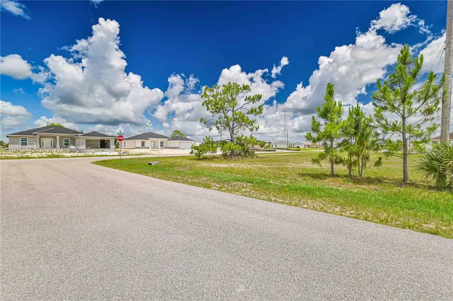 1104 NE 40th St, Cape Coral, FL 33914 - #3