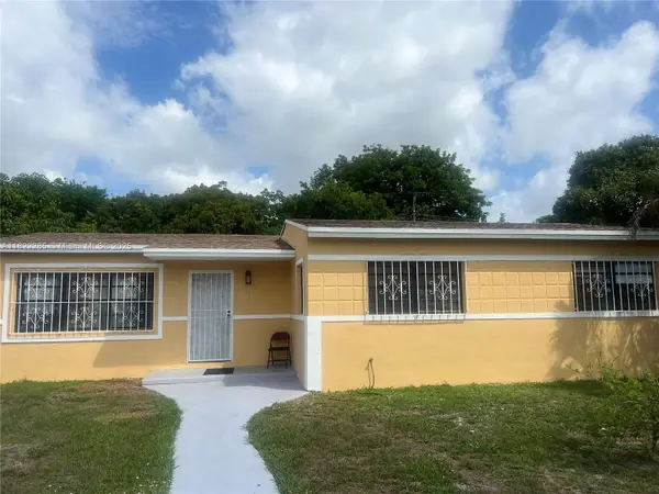 821 NW 183rd Dr, Miami Gardens, FL 33169