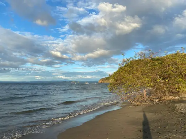 27 de Abril Playa Junquillal, Guanacaste, FL 50303