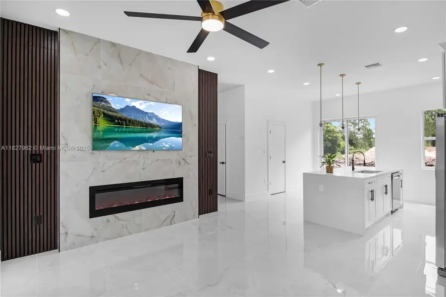 633 Wabasso Ave, Lehigh Acres, FL 33974 - #3