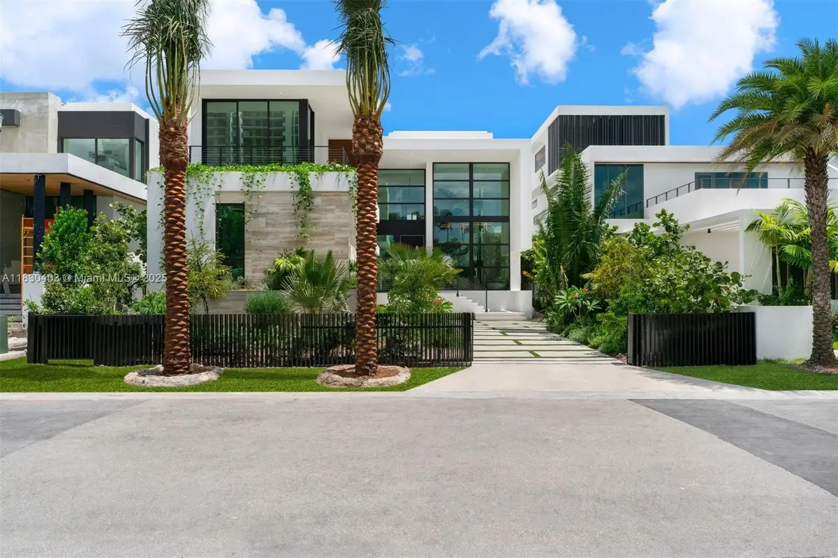 1045 N Venetian Dr, Miami, FL 33139 - #1