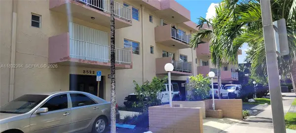 3522 NE 171st St #104, North Miami Beach, FL 33160