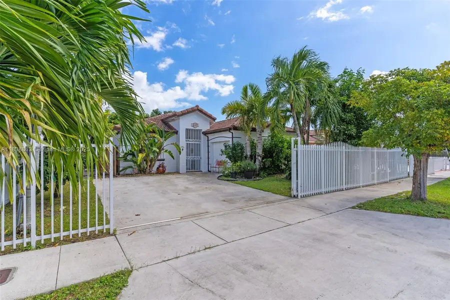 25237 SW 133rd Pl, Homestead, FL 33032 - Image #2