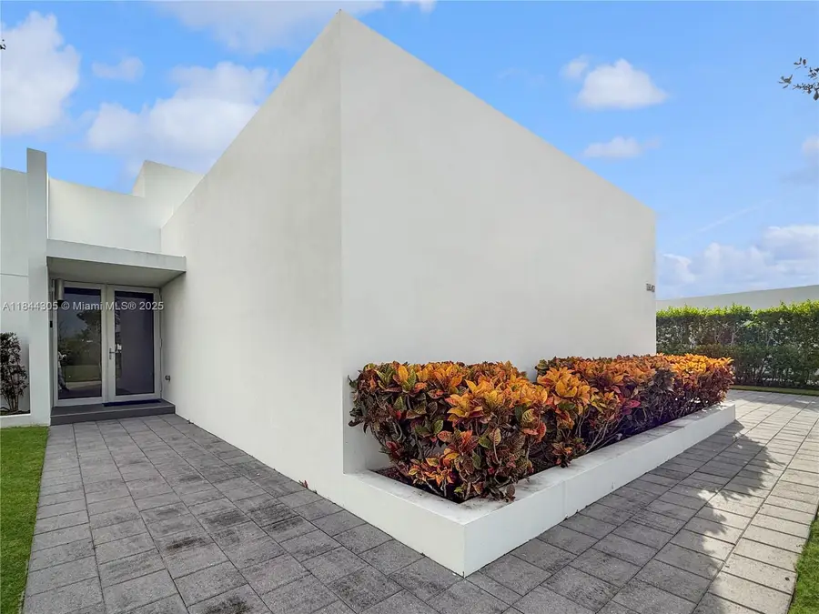 16582 S Botaniko Dr S, Weston, FL 33326 - Image #3