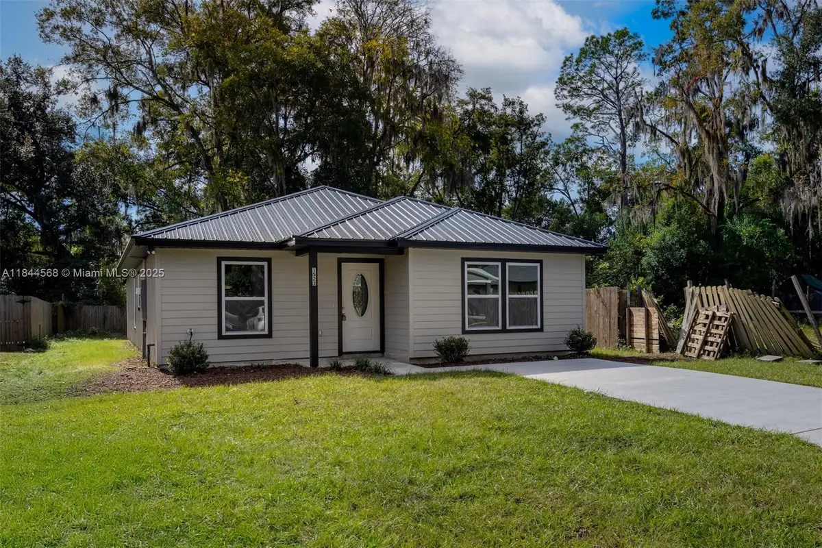 1523 NE 1st Avenue, Gainesville, FL 32641 - Image #1