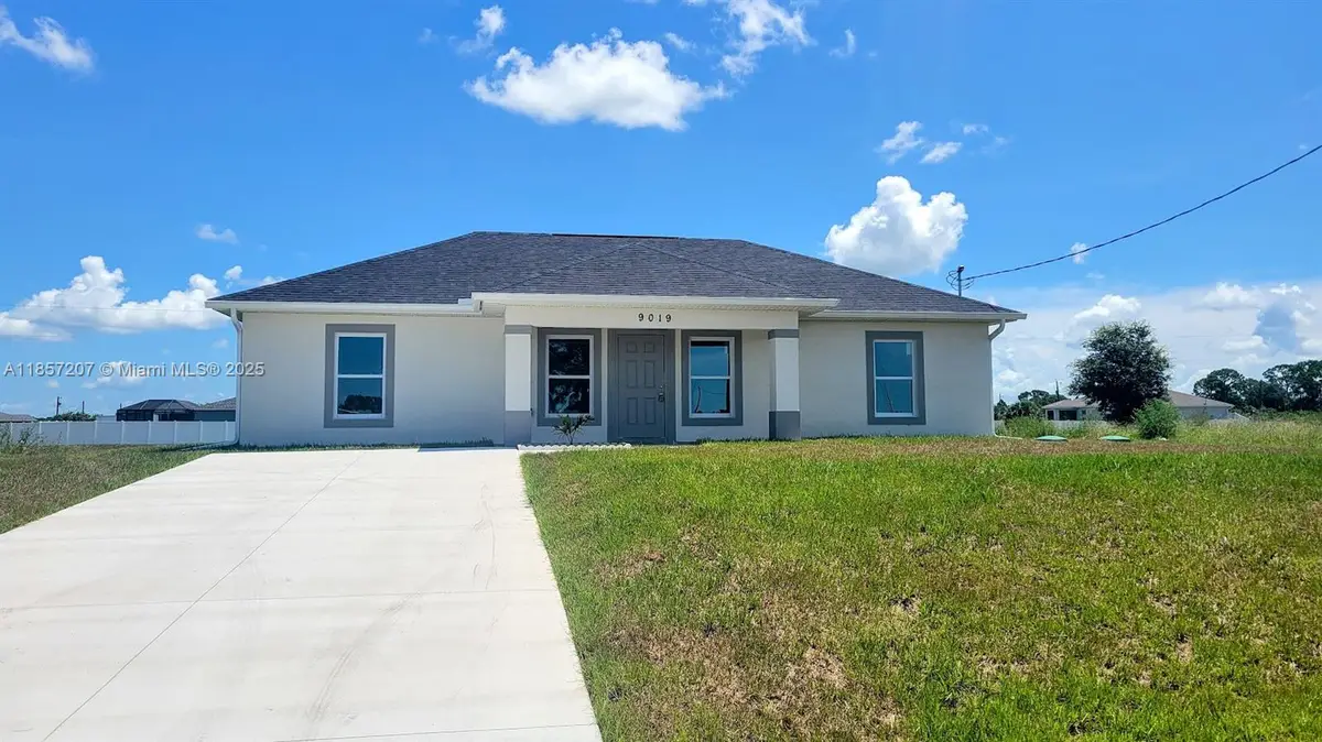 9019 E Crow Cir, Port Labelle, FL 33935 - Image #1