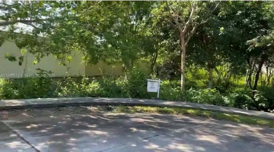 Parque central Cholul, Mrida, OS 0 - Image #2