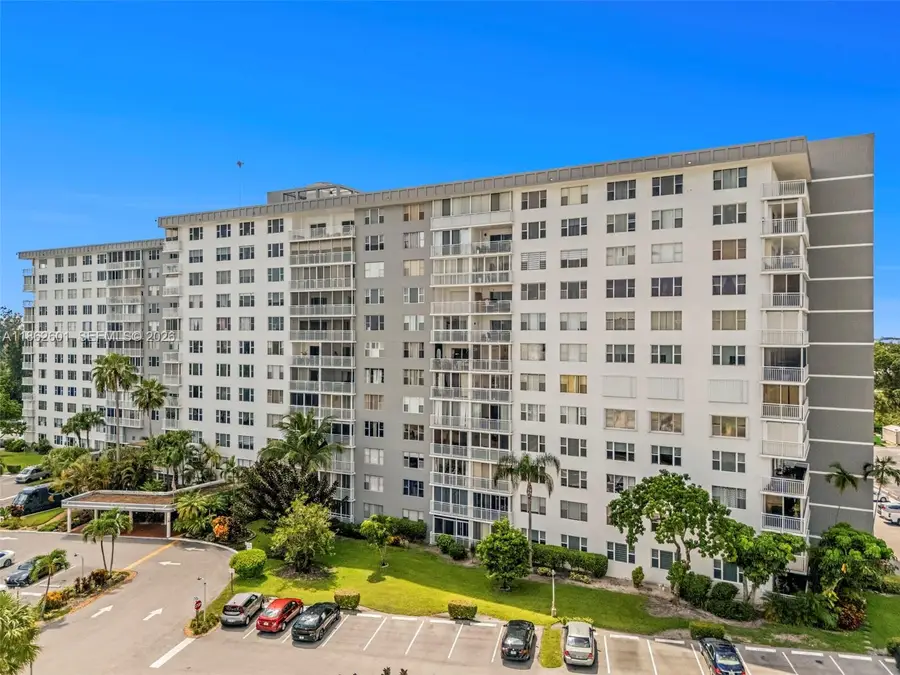 3800 Hillcrest Dr #412, Hollywood, FL 33021 - Image #2
