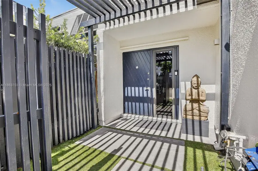 1530 W Golfview Dr, Pembroke Pines, FL 33026 - Image #2