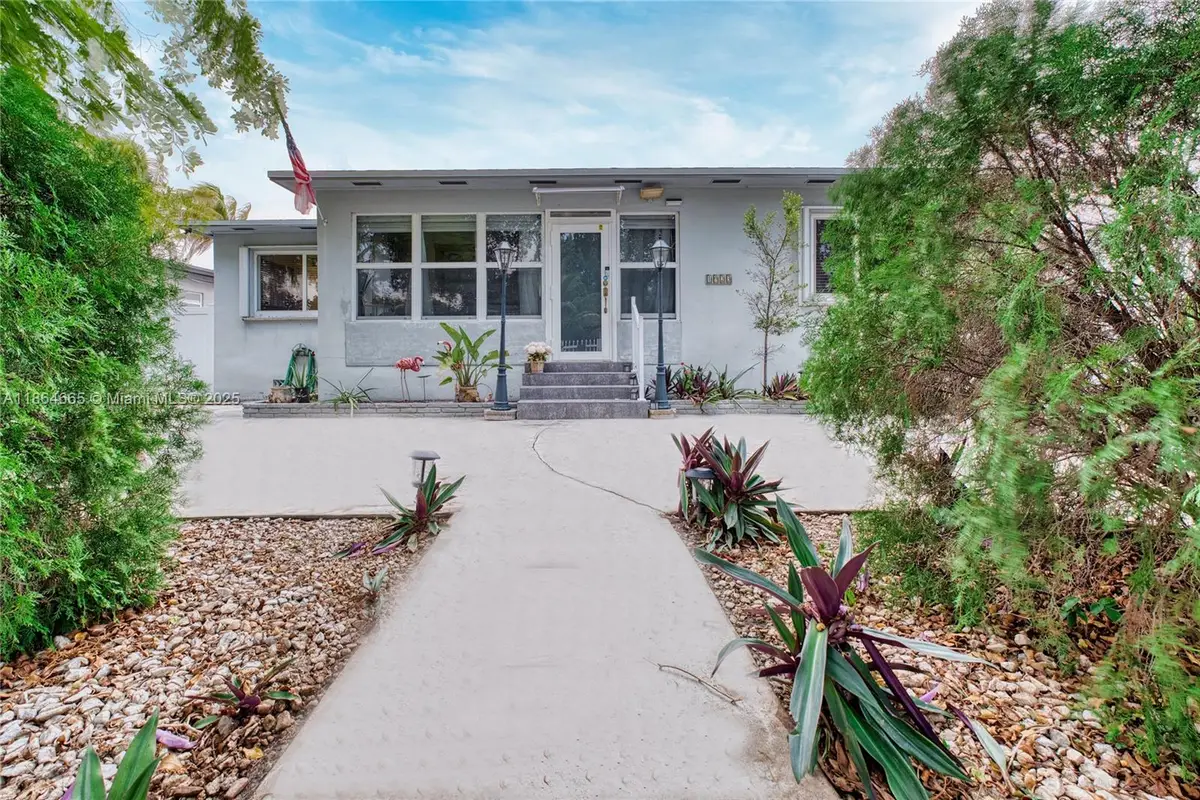 1923 Dewey St, Hollywood, FL 33020 - Image #1