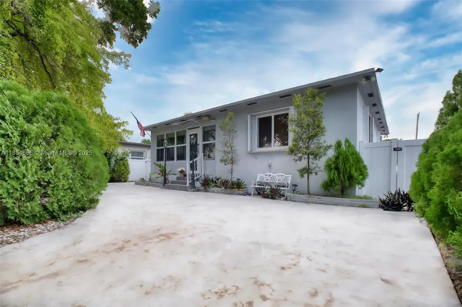 1923 Dewey St, Hollywood, FL 33020 - Image #2