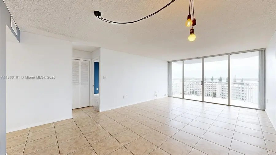 18011 Biscayne Blvd #903, Aventura, FL 33160 - Image #2
