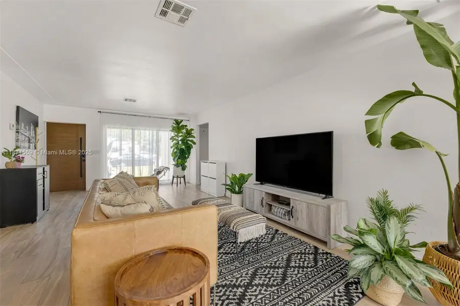 1370 71st St, Miami Beach, FL 33141 - Image #3