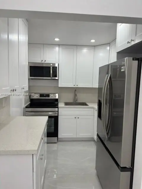 2905 Pierce St #10, Hollywood, FL 33020 - Image #1