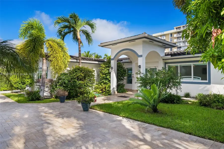 2105 Arch Creek Dr, North Miami, FL 33181 - Image #3