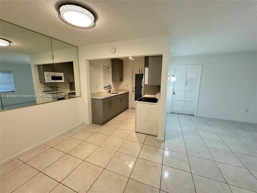 2005 Jefferson St #205, Hollywood, FL 33020 - Image #3
