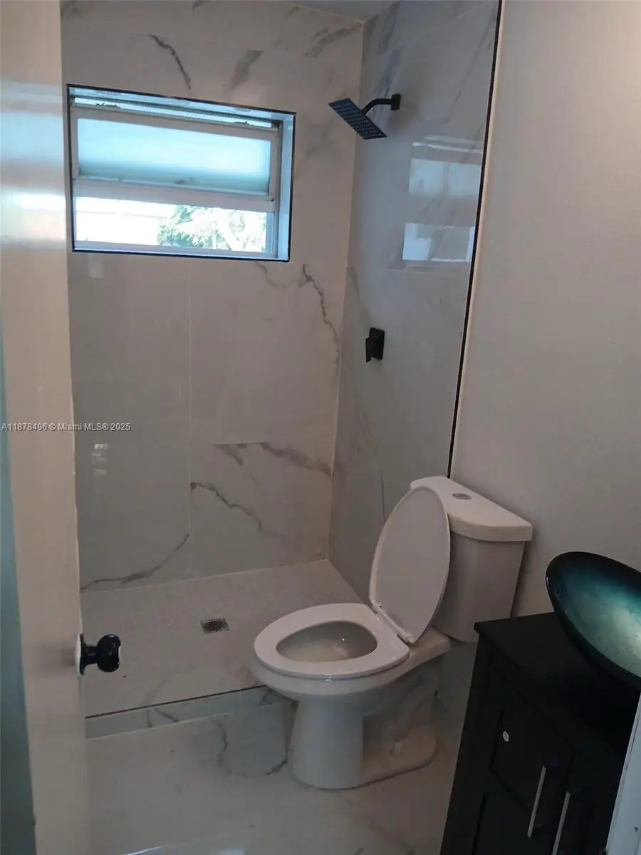 560 NW 188th St, Miami Gardens, FL 33169 - Image #2