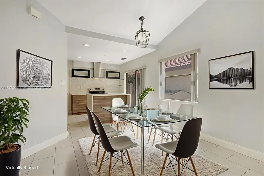 640 SW 113th Ter, Pembroke Pines, FL 33025 - Image #2