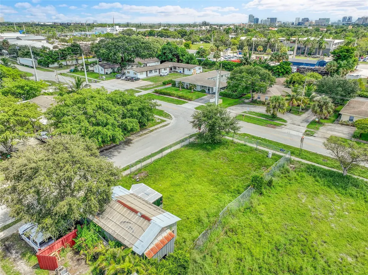 1819 Suwanee Dr, West Palm Beach, FL 33409 - Image #1