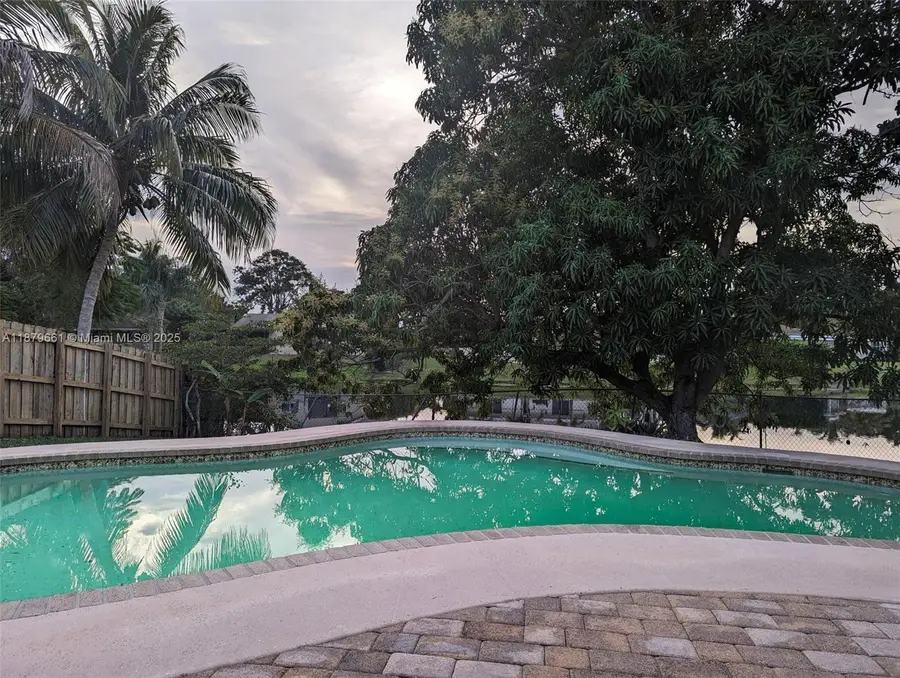 1190 NW 92nd Ave, Pembroke Pines, FL 33024 - Image #2