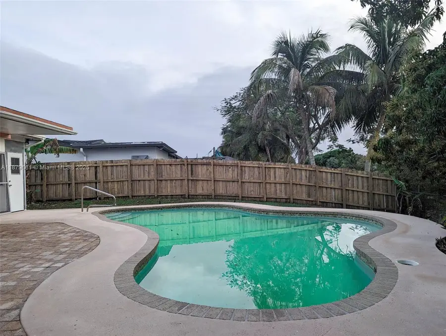 1190 NW 92nd Ave, Pembroke Pines, FL 33024 - Image #3