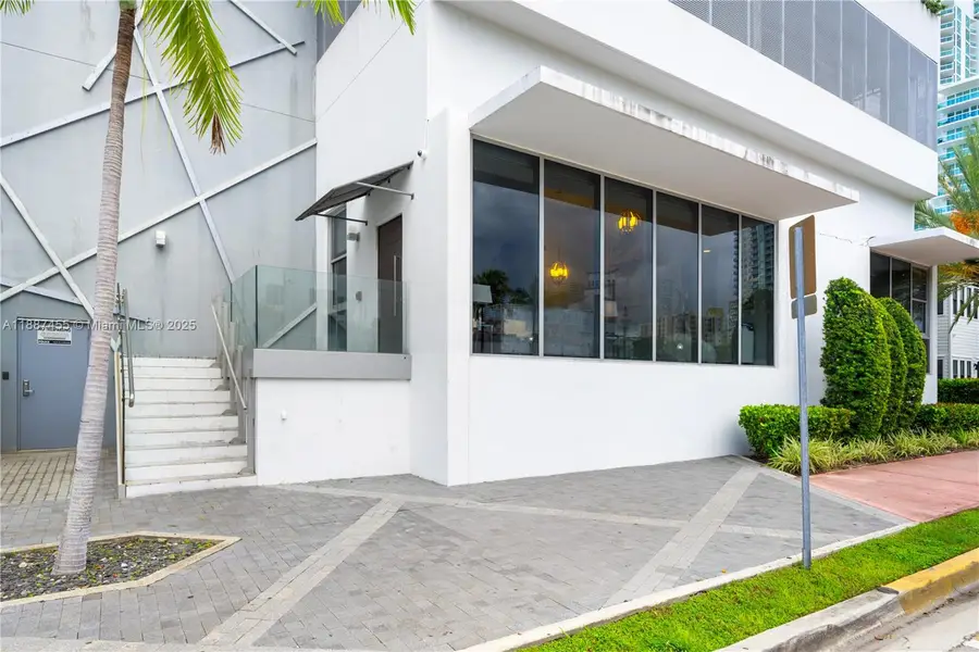 801 S Pointe Drive #TH102, Miami Beach, FL 33139 - Image #2