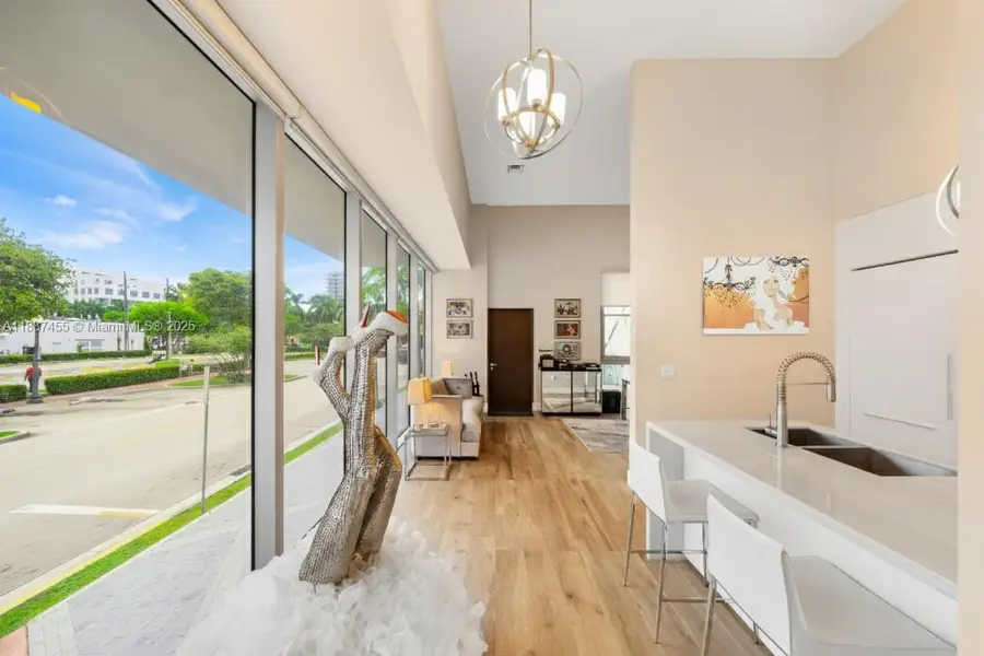 801 S Pointe Drive #TH102, Miami Beach, FL 33139 - Image #3