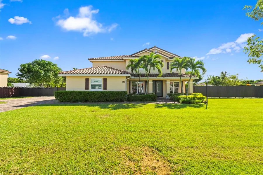 2147 NW 15th Pl, Homestead, FL 33030 - Image #2