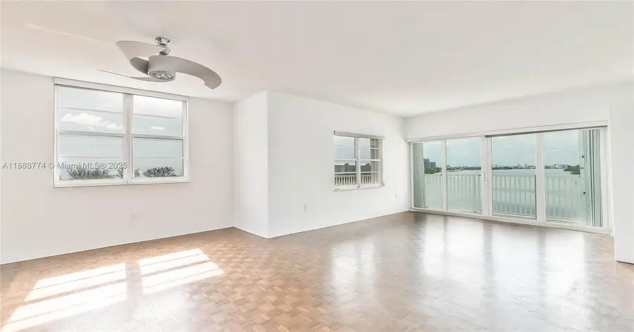 300 Bayview Dr #716, Sunny Isles Beach, FL 33160 - Image #3