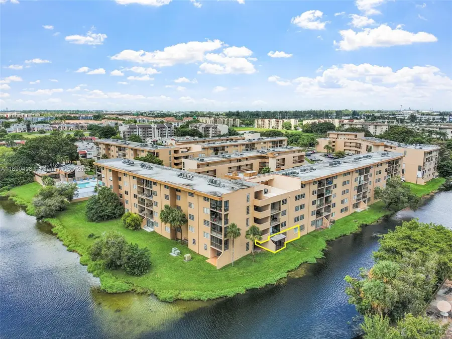 8895 Fontainebleau Blvd #107, Miami, FL 33172 - Image #2