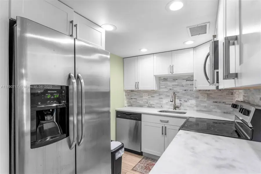 2970 NE 16th Ave #208, Oakland Park, FL 33334 - Image #2