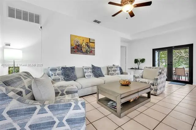 8330 SW 12th St, Pembroke Pines, FL 33025 - Image #3