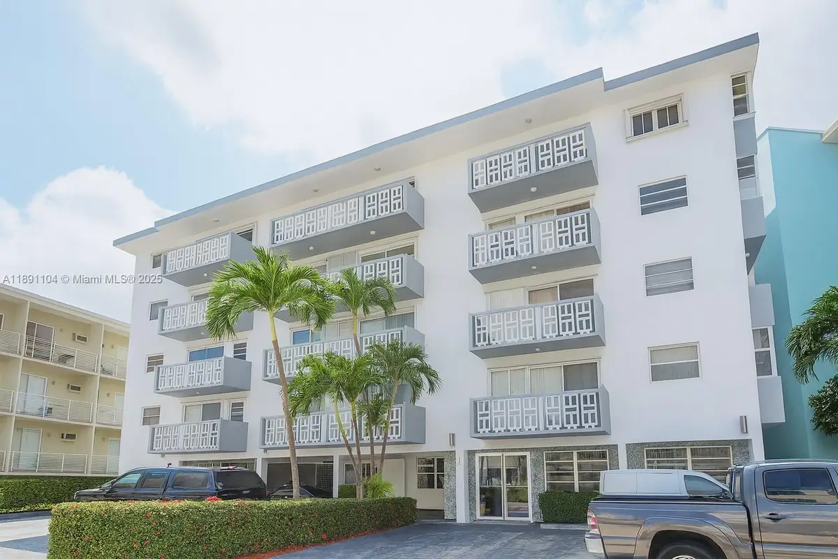1662 Lincoln Ct #402, Miami Beach, FL 33139 - Image #1