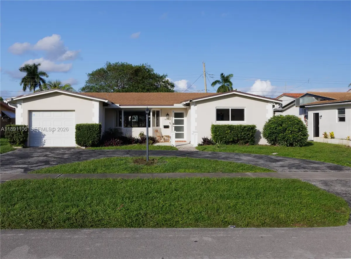 609 S Crescent Dr, Hollywood, FL 33021 - #1