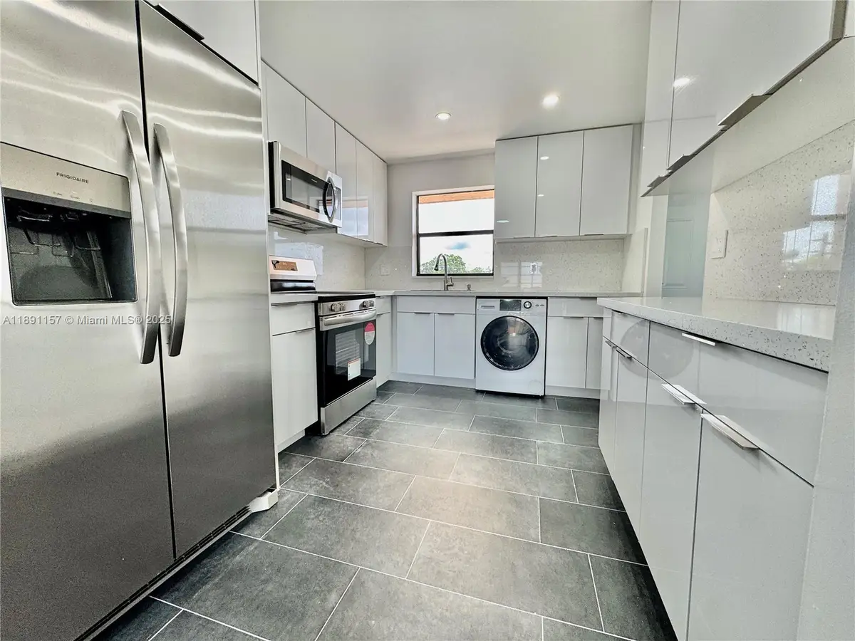 10467 Sunrise Lakes Blvd #410, Sunrise, FL 33322 - Image #1