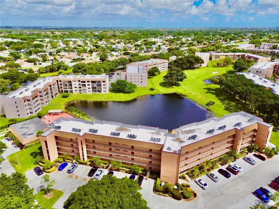 10467 Sunrise Lakes Blvd #410, Sunrise, FL 33322 - Image #2