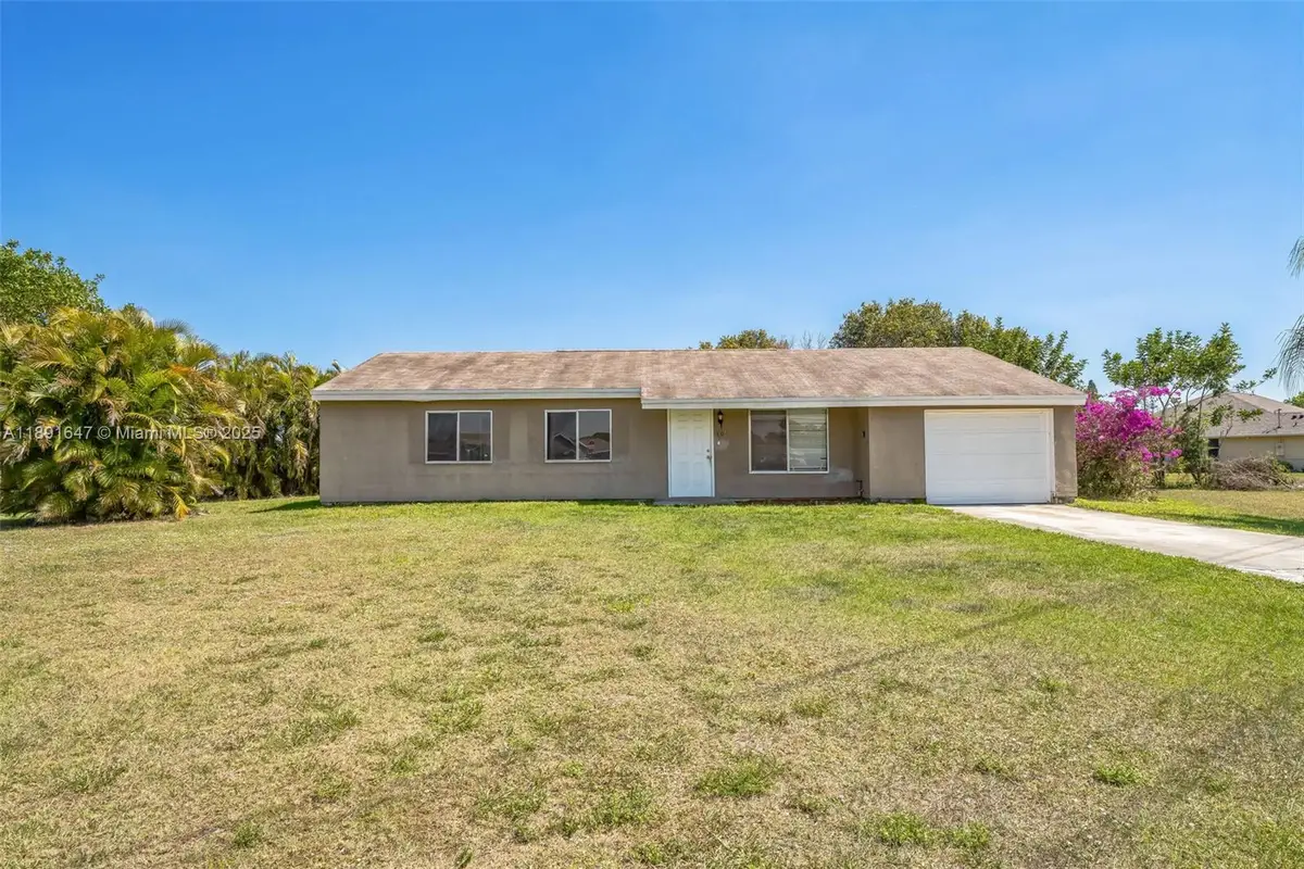 301 SE Whitmore Dr, Port Saint Lucie, FL 34984 - Image #1