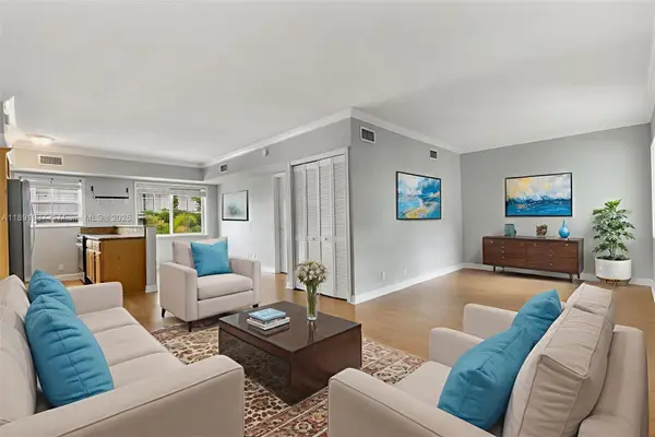 924 SE 2nd St #27, Fort Lauderdale, FL 33301