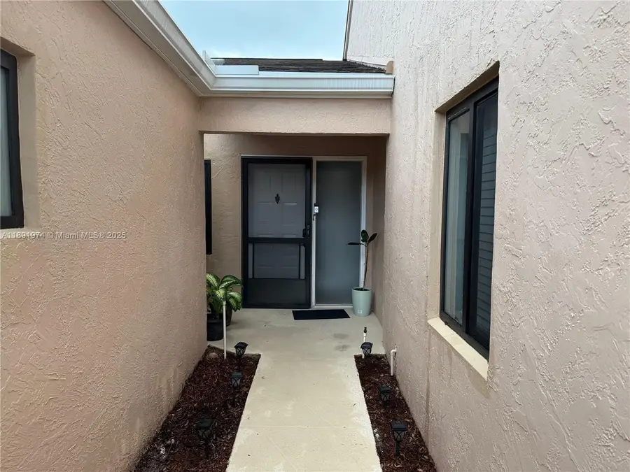 8204 Summerbreeze Ln, Boca Raton, FL 33496 - Image #2