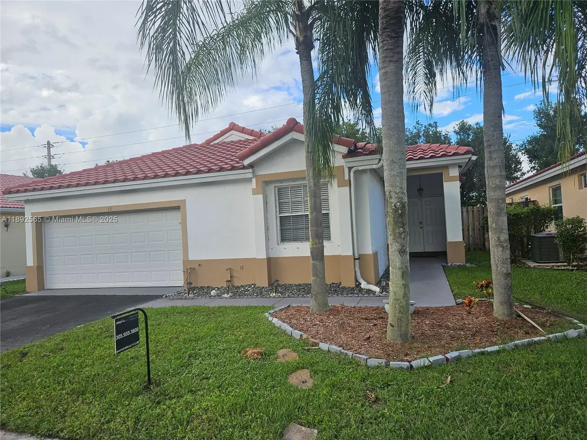 32 Gables Blvd, Weston, FL 33326 - Image #1