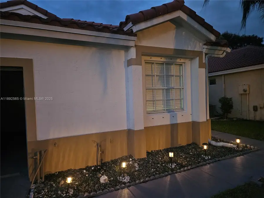 32 Gables Blvd, Weston, FL 33326 - Image #2