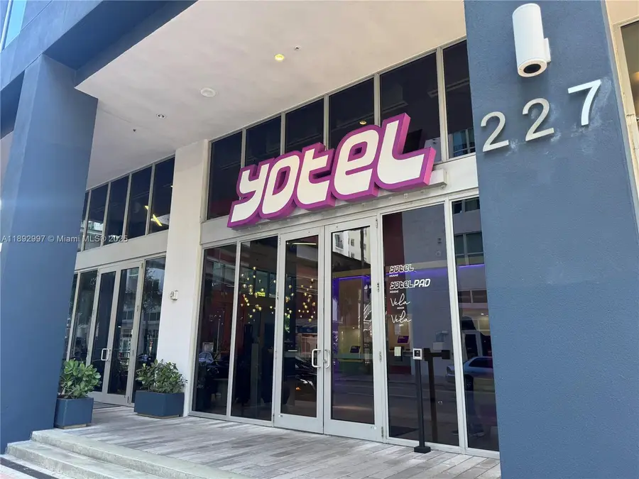 227 NE 2nd St #2105, Miami, FL 33132 - Image #2