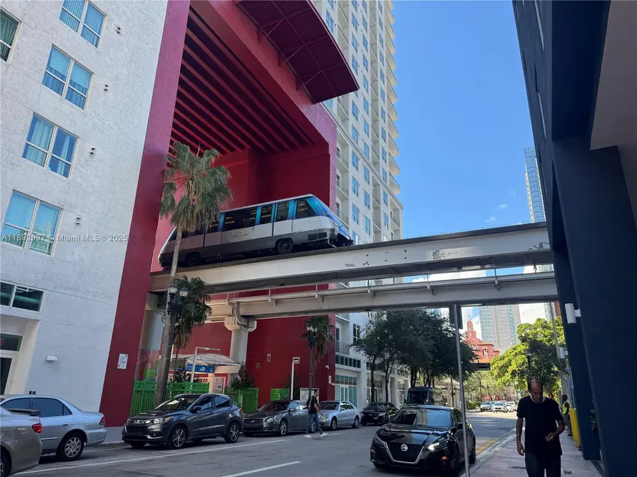 227 NE 2nd St #2105, Miami, FL 33132 - Image #3